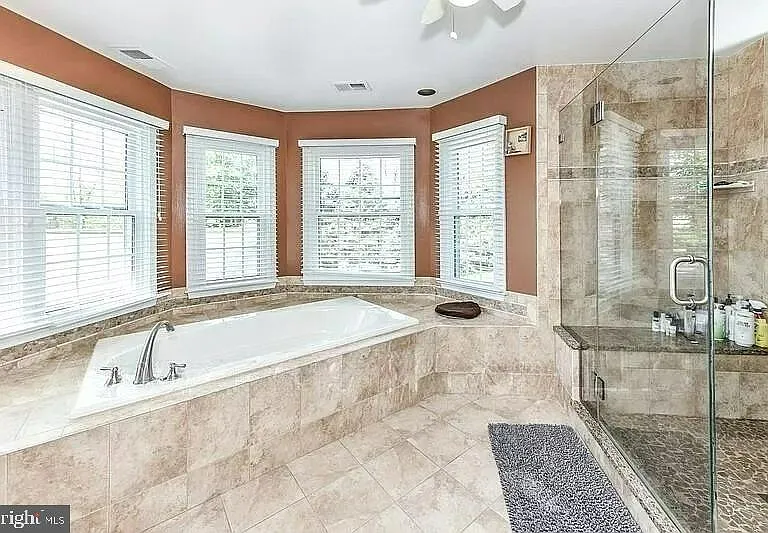 1088 Safa St — Photo 12