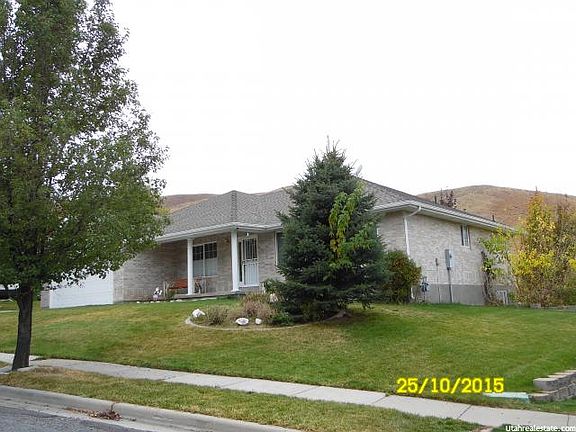 3rd image of 576 Oakridge Dr