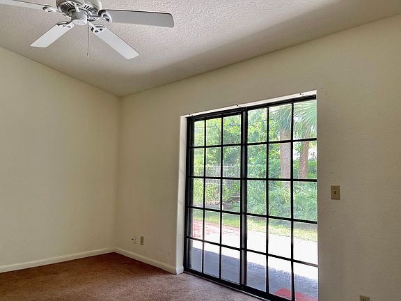 3rd image of 652 Manor Dr