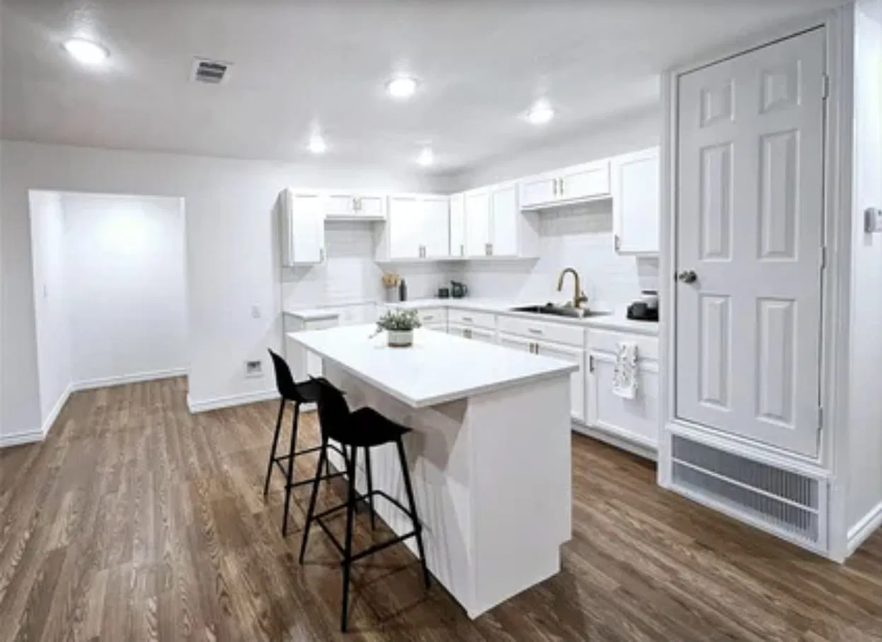 4 bed, 1900 sqft, $2,100 — Photo 2