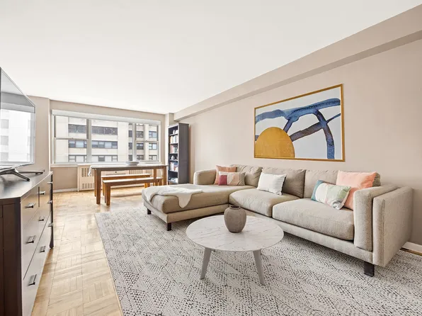 201 East 37th Street image 1 of 7