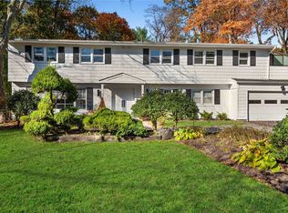 136 Hemlock Rd, Manhasset, NY 11030