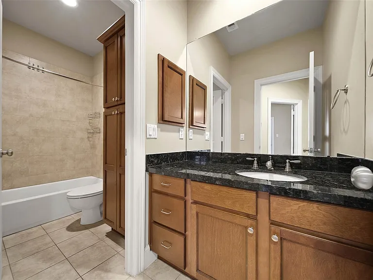902 W 23rd St #B — Photo 19