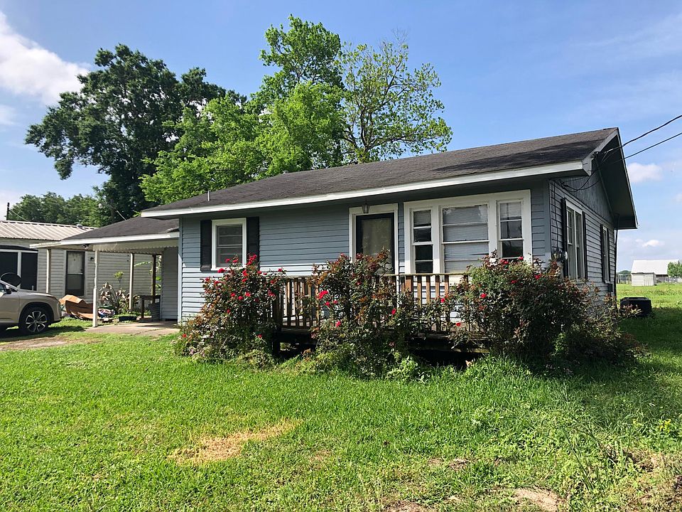 3/1 covered carport, covered patio, front deck and big back yard.