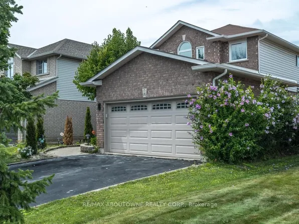 14 Sable Dr, Hamilton, ON L9K 1K9