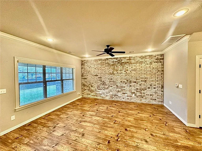 186 Old Farmington Rd — Photo 16