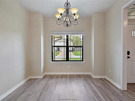 4th image of 1108 Harrisonburg Ln
