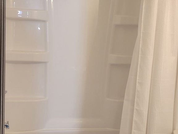 5th image of 346 Eagle St APT 2