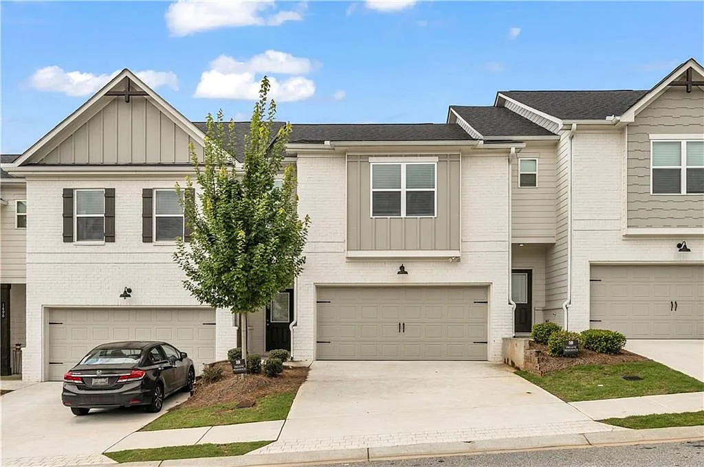 3 bed, 2.5 bath, 2306 sqft, $2,650 — Photo 1