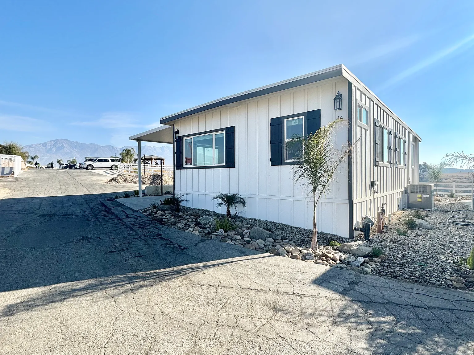 3 bed, 960 sqft, $2,700 — Photo 1