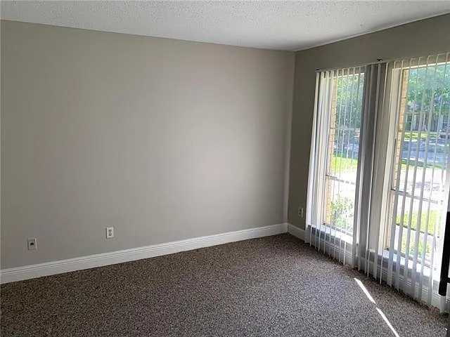 100 Firwood Dr — Photo 3