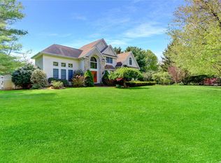 2 Sweet Gum Ct, Dix Hills, NY 11746