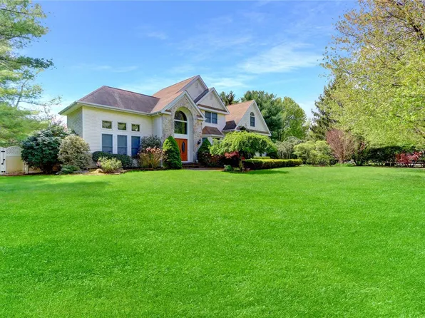 2 Sweet Gum, Dix Hills, NY 11746