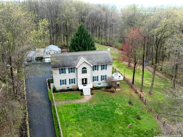 114 Moore Ln, Gap, PA 17527