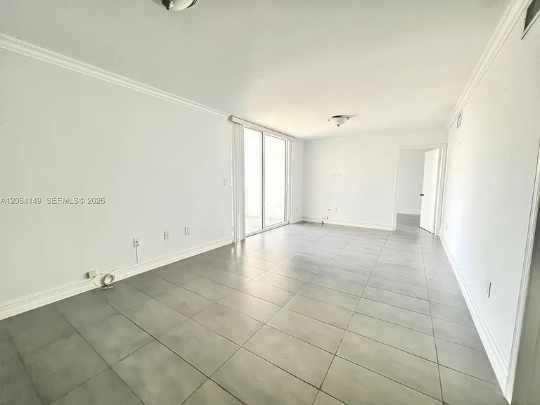 2457 Collins Ave #402 — Photo 6