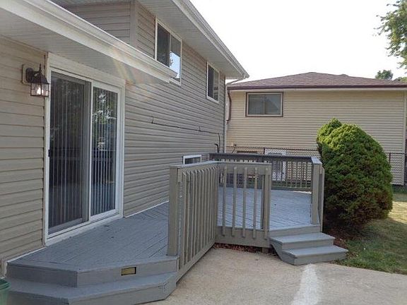 3rd image of 19816 Crescent Ave