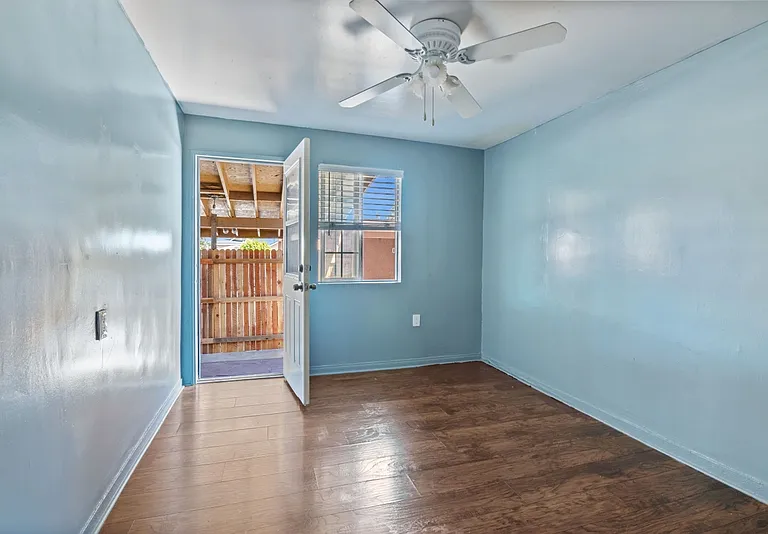 11012 S Eastwood Ave — Photo 8