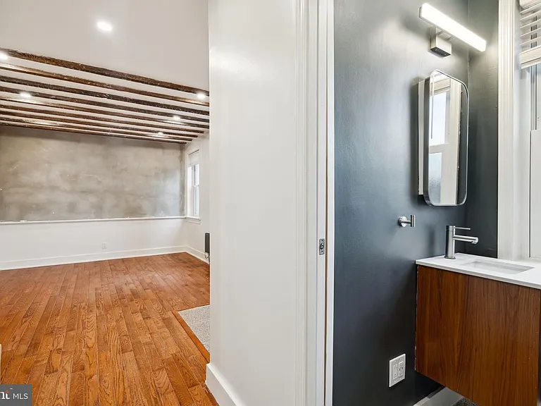 136 Carpenter St #C — Photo 9