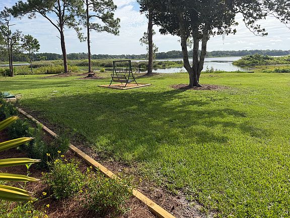 4th image of 384 Terry Ln