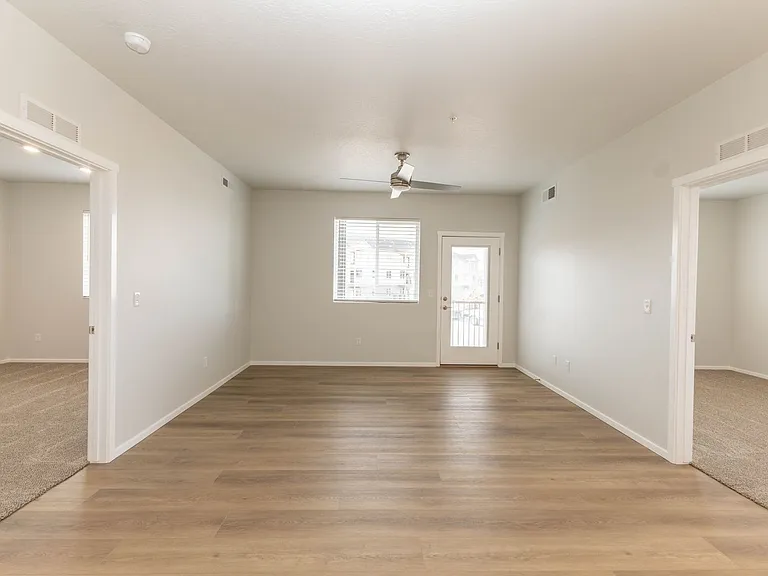 550 N Haskett St — Photo 5
