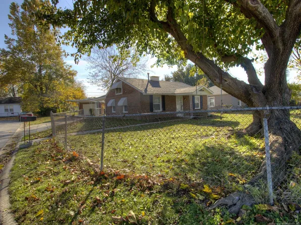 420 SE 5th St, Pryor, OK 74361