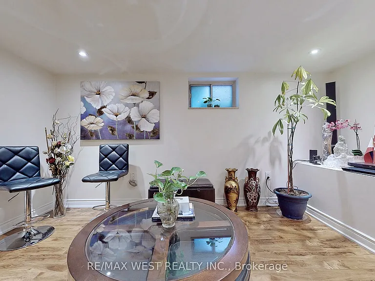 139 Ranee Ave #BASEMENT — Photo 10