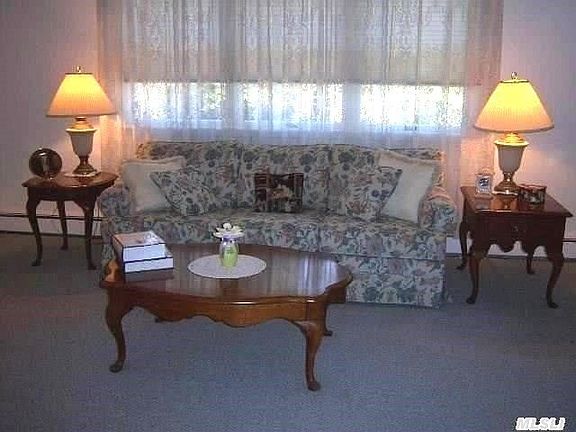 2nd image of 11 Rockhall Ln