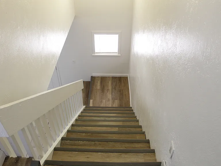 1300 SF 2 Bed / 2 Bath Town Home Apartments Next To Lafayette Park! — Photo 1