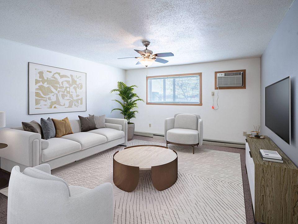 Fargo, ND Cedars 4 Apartments | 21B | Living