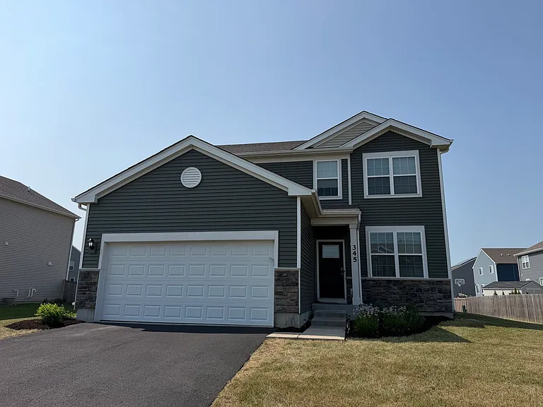 345 Hemlock Ln — Photo 1