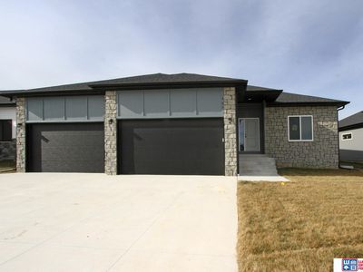 457 Half Moon Dr, Lincoln, NE, 68527