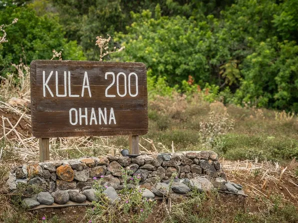 41 Poha Pl, Makawao, HI 96768