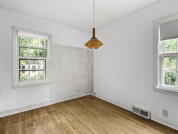 5th image of 3209 Topping Road