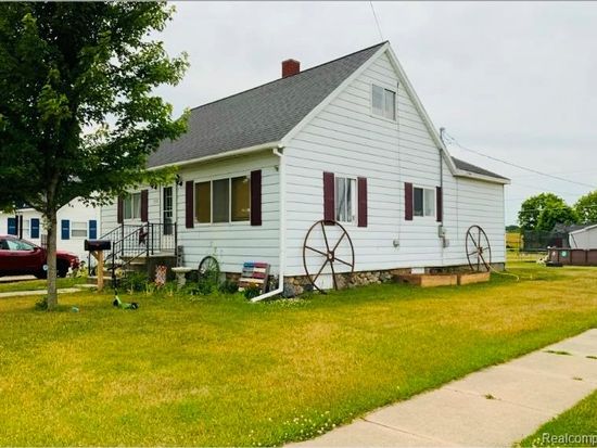 323 N Bankson St, Saint Louis, MI 48880