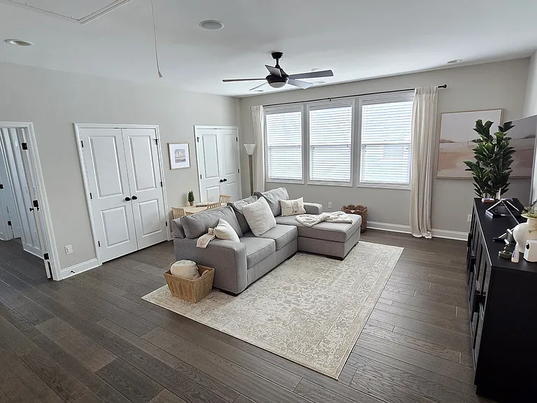 2207 Dewees Creek Dr — Photo 20