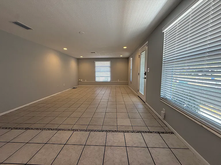 2604 Regatta Dr — Photo 5