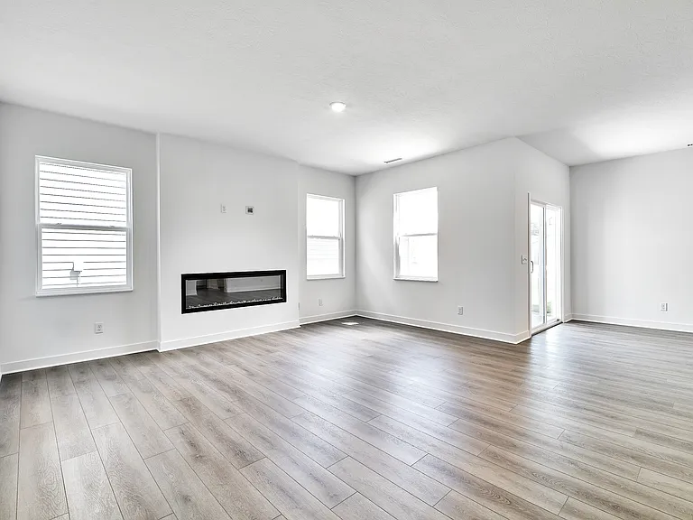 404 W Monroe St — Photo 17