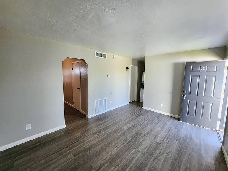 1709 N 25th Pl #7 — Photo 12