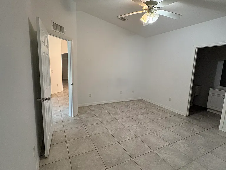 2585 89th Ct — Photo 8