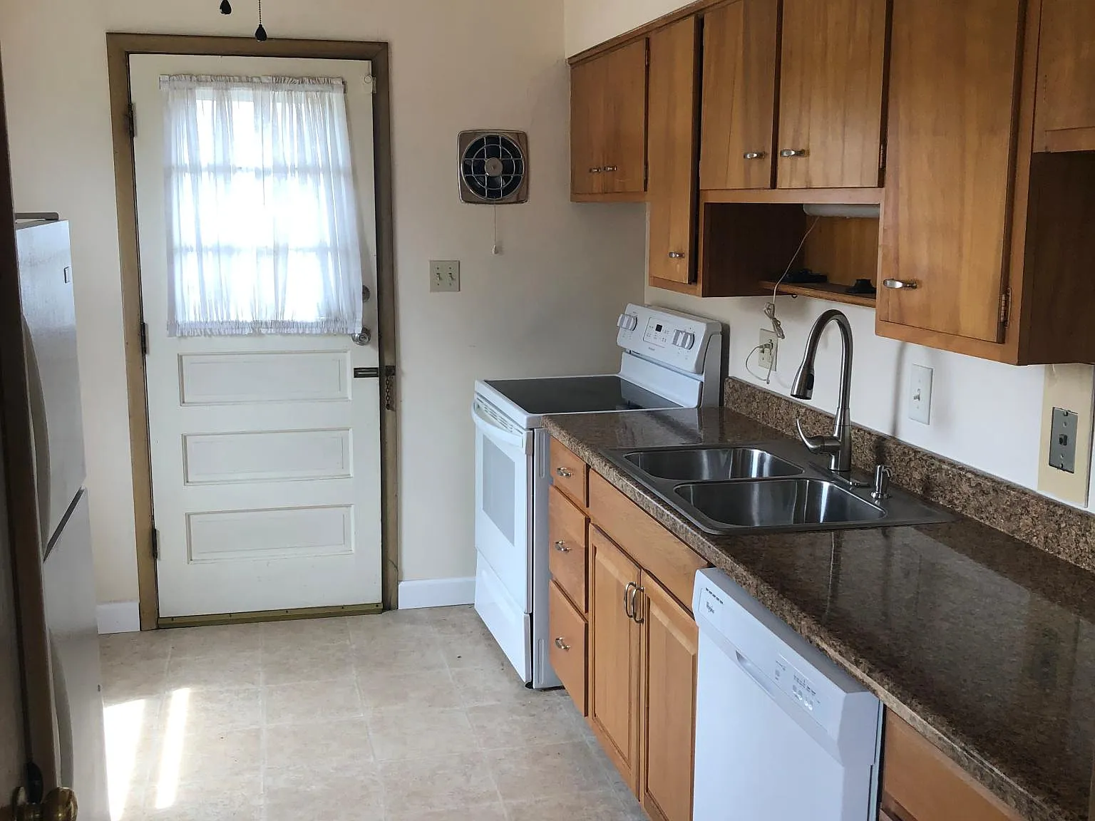 2 bed, 1010 sqft, $1,380 — Photo 2