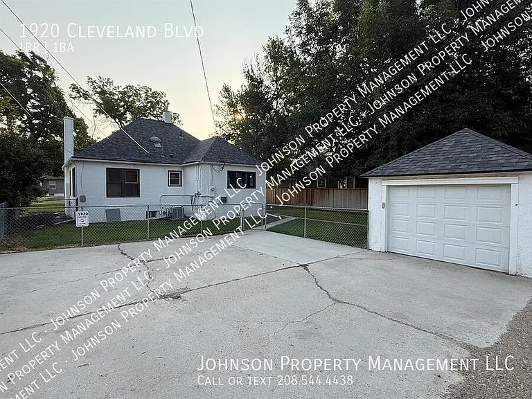 1920 Cleveland Blvd — Photo 3