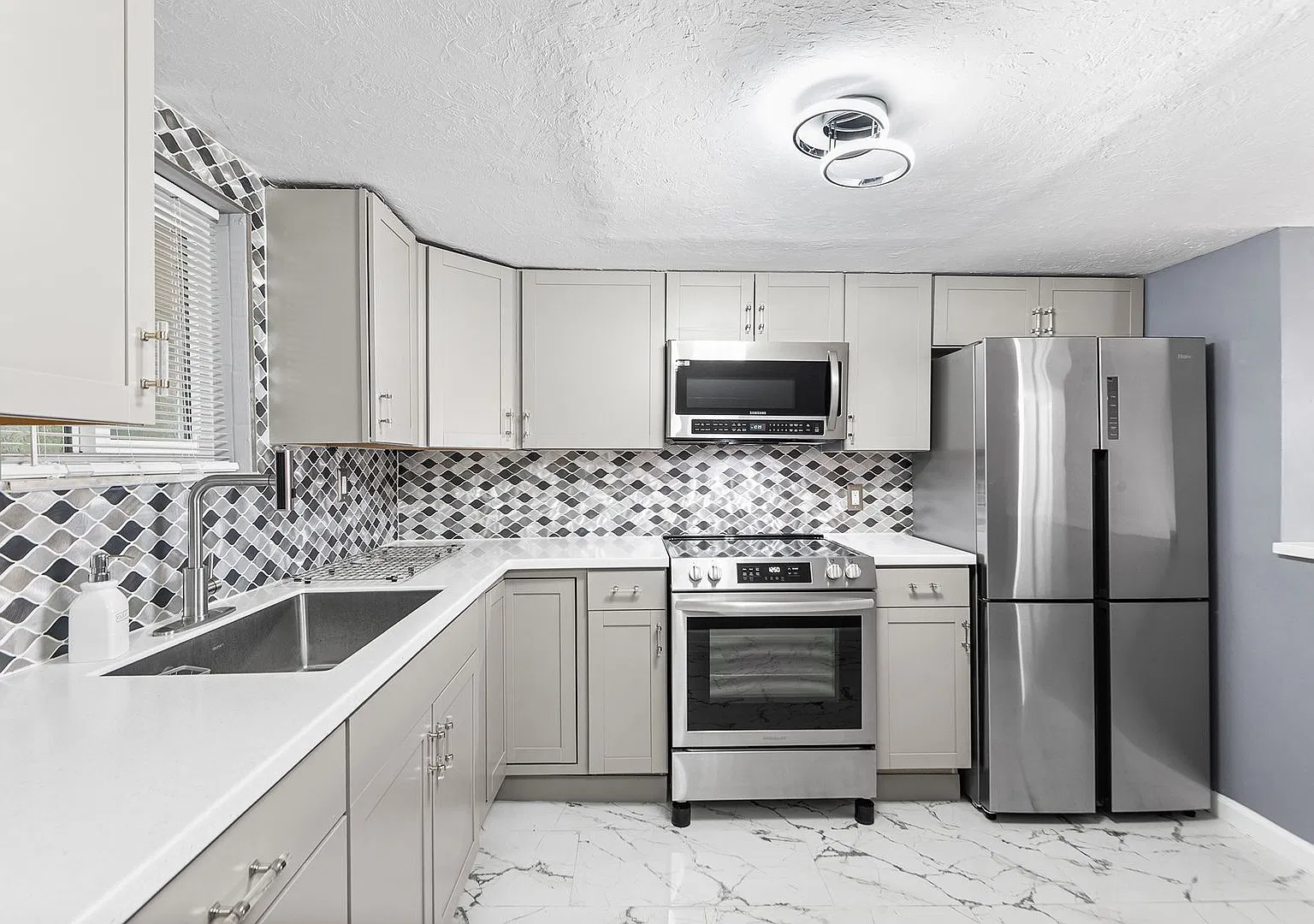 55+ End Unit Condo Available! — Photo 2