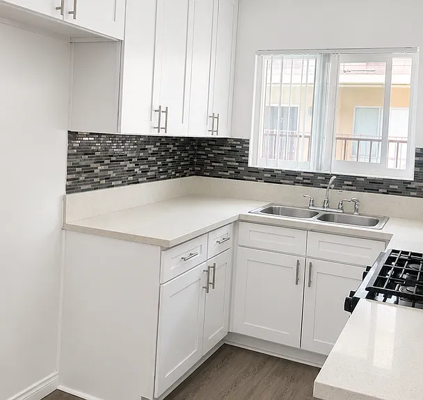 Sepulveda Apartments — Photo 15