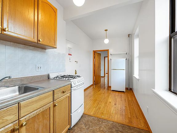 5th image of 63 E 7th St APT 14