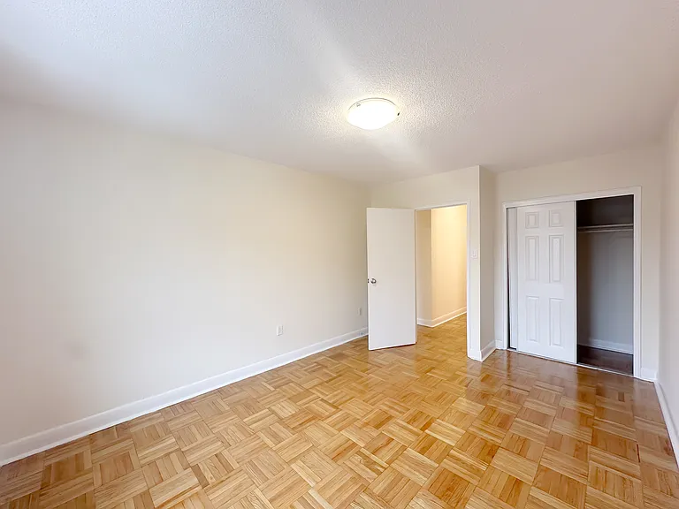 56 Ranleigh Ave #314 — Photo 7