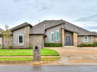 17304 Shadow Hawk Ln, Edmond, OK 73012