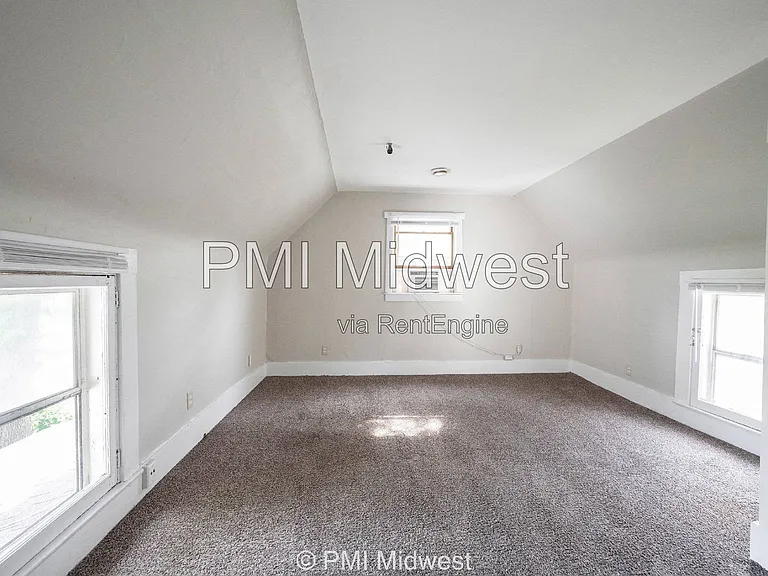 831 S Webster St — Photo 13