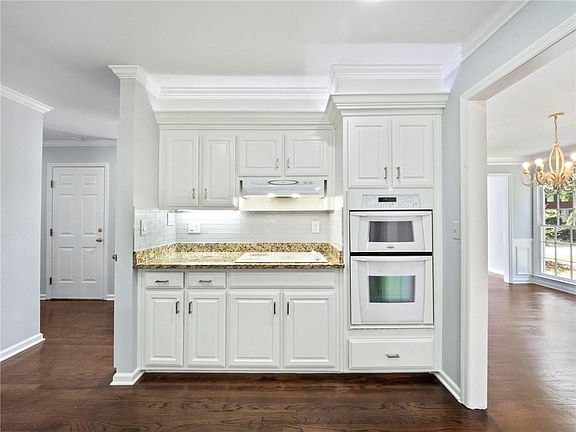 3rd image of 400 Shyrewood Dr