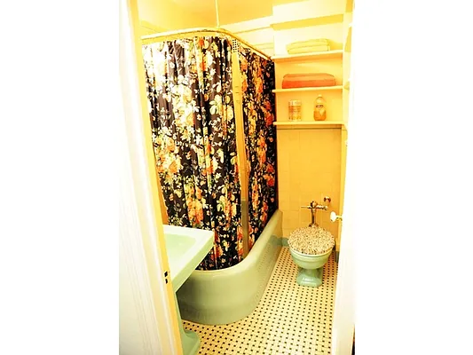 Sold by Aclawrence | media 31