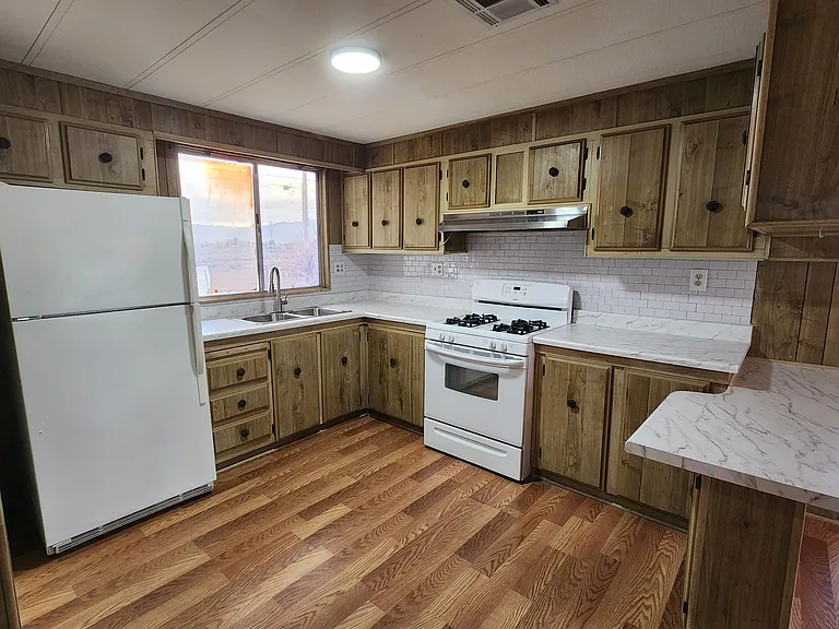 1111 W Hardy Ln #B — Photo 8